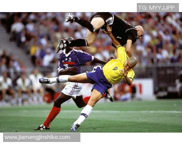 回顾昔日足坛巨星风采盘点那些年闪耀世界赛场的传奇球星排名