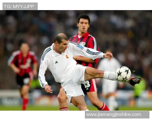 当代足球巨星崛起之路：从天才少年到全球偶像的奋斗与荣耀