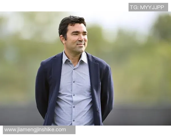 探索足球传奇球星的辉煌足迹与传奇时刻，重温经典瞬间