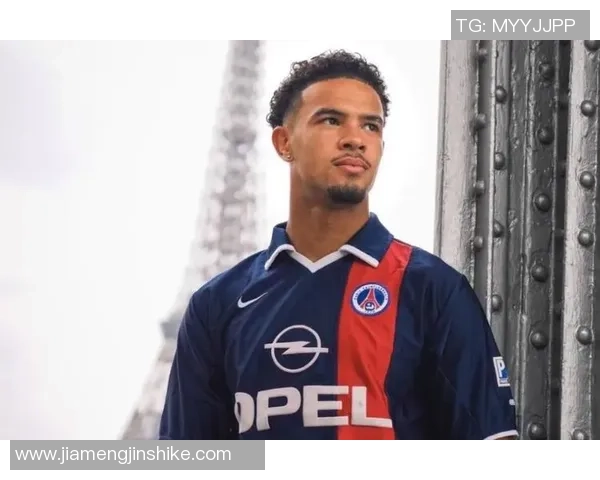 球场上的英雄瞬间展现足坛巨星风采与激情