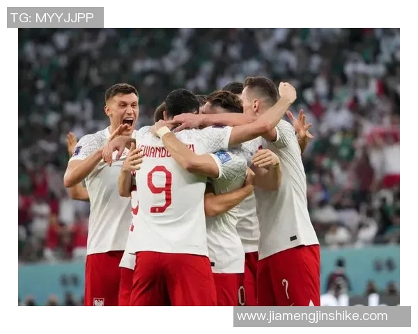 足球巨星逐渐谢幕：聚焦球员生涯晚期的挑战与转型